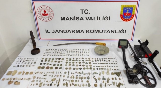 Roma ve Osmanlı dönemlerine ait 592 adet tarihi obje ele geçirildi