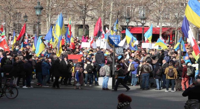 Rusya, Ukrayna savaşının 1. yıldönümünde Fransada protesto edildi