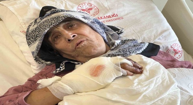 Saatlerce enkaz altında kalan yaşlı kadın korku dolu anları anlattı: Karanlıkta Allaha yalvardım