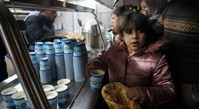Şahinbeyde depremzedelere kumanya desteği