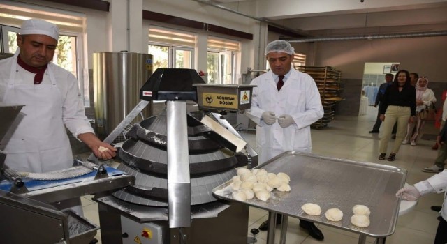 Sahra mutfağı 8 bin depremzedeye sıcak yemek hizmeti sunuyor