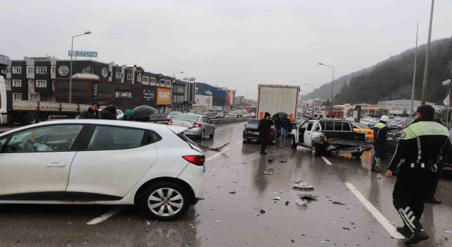Samsunda 8 araçlı trafik kazaları: 1 yaralı