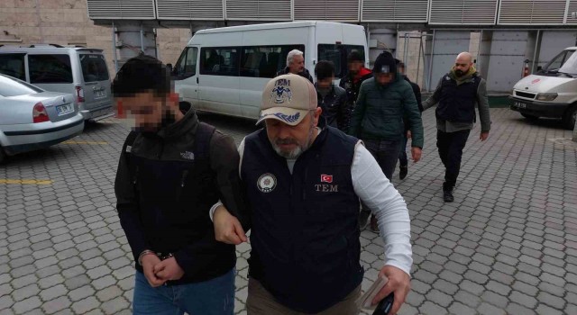 Samsunda DEAŞtan gözaltına alınan 5 yabancı uyruklu adliyeye sevk edildi