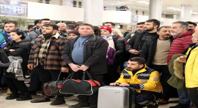 Samsundan 189 sağlık çalışanı deprem bölgesine gönüllü olarak gitti