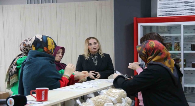 Samsunlu kadınlardan depremzedelere 500 kilo erişte