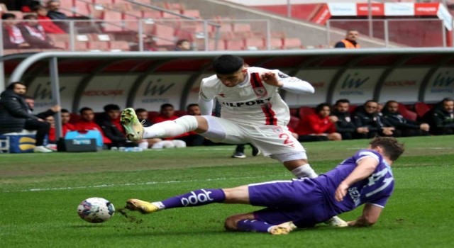 Samsunspor ile 52 Orduspor FK, depremzedeler için karşılaştı