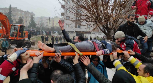 Şanlıurfada enkaz altından 2 kişi böyle kurtarıldı
