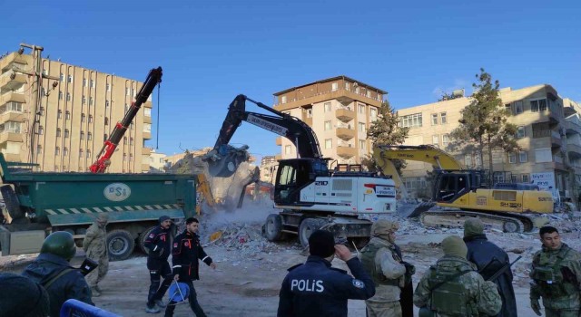 Şanlıurfada enkaz kaldırma çalışmaları sürüyor
