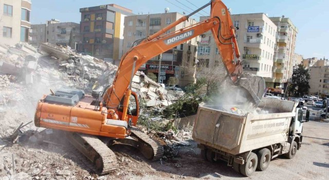Şanlıurfada enkaz kaldırma çalışmaları sürüyor