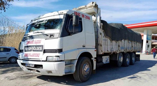 Şaphane Kızılkoltuk köyünden deprem bölgesine yakacak odun ve gıda paketi
