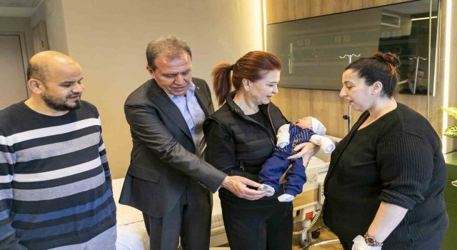 Seçer, sezaryenle doğan minik Ali Eren ile buluştu