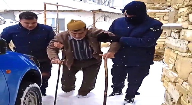 Şehit babasının imdadına jandarma yetişti