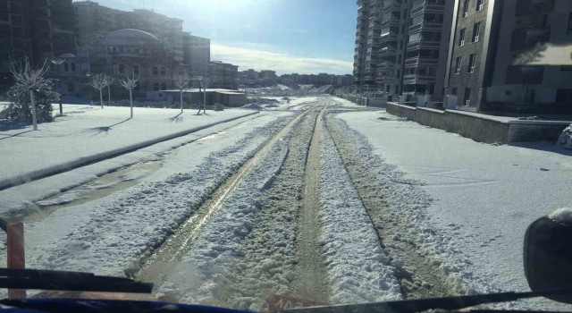 Şehitkamilde kar mesaisi aralıksız sürüyor