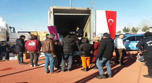 Şehzadeler Belediyesinin mobil aşevi Adıyamanda içleri ısıtıyor