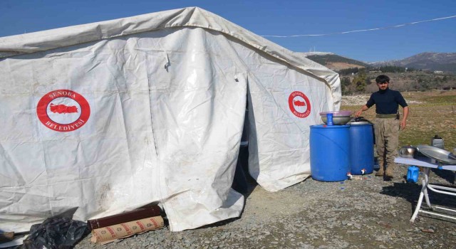 Şenoba Belediyesi depremzedeler için 7 günde 21 bin kişilik yemek yaptı