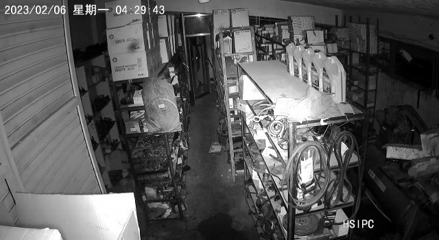 Siirtte depremin şiddeti kameraya yansıdı