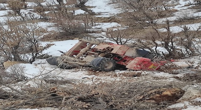Siirtte iş makinesi devrildi: 1 ölü
