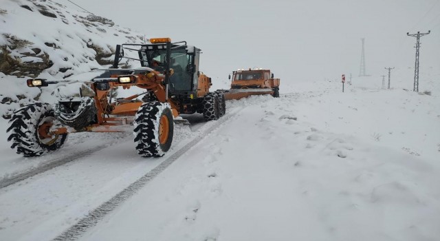Siirtte kar nedeniyle kapanan grup köy yolları ulaşıma açıldı