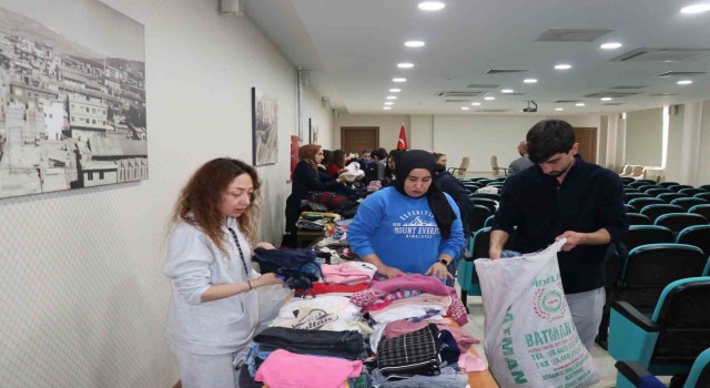 Siirtten deprem bölgesine yardım tırları gönderildi