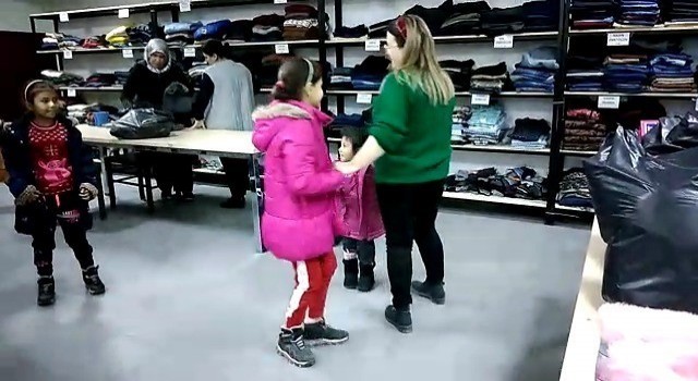 Sındırgıda depremzedelerin tüm ihtiyaçlar karşılanıyor