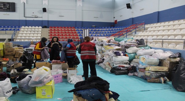 Sinopta depremzedeler için battaniye, gıda ve su çağrısı