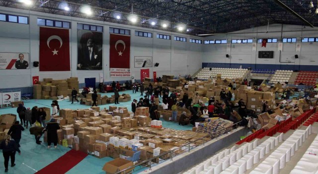Sinoptan depremzedelere 43 araç dolusu yardım