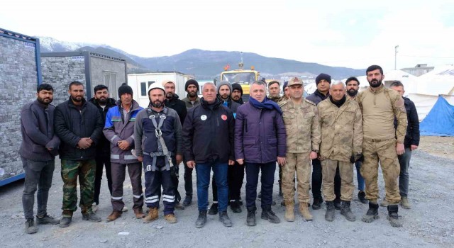 Şırnak Valisi Bilgin, Nurdağında deprem sonrası değerlendirmelerde bulundu