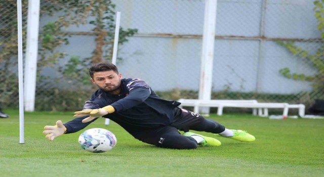 Sivassporun kalecisi Ali Şaşaldan depremzedelere destek