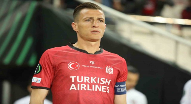 Sivassporun kaptanlarından depremzedelere destek