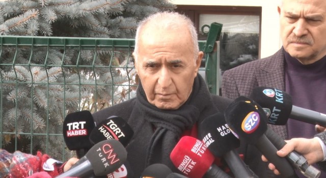 Siyasilerden eski CHP Genel Başkanı Baykalın evine taziye ziyareti