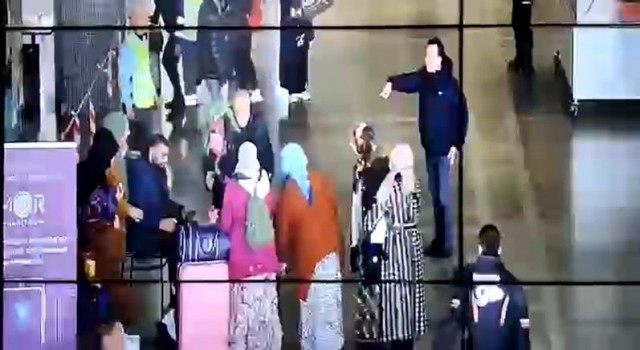 Soluk borusuna yemek takılan depremzedeyi ‘Heimlich manevrası kurtardı