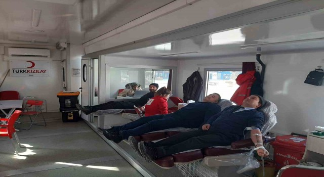 Sorgunda 800 ünite kan toplandı