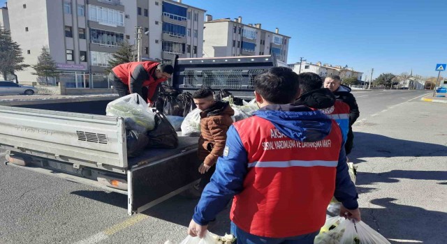 Sosyal Yardımlaşma Vakfı Aksarayda depremzedelerin ihtiyaçlarını karşılıyor