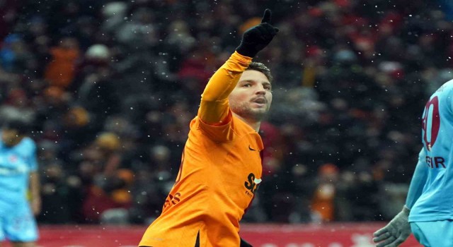 Spor Toto Süper Lig: Galatasaray: 1 - Trabzonspor: 1 (İlk yarı)