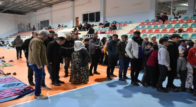 Spor ve sosyal tesisleri depremzedelerin barınma alanı oldu