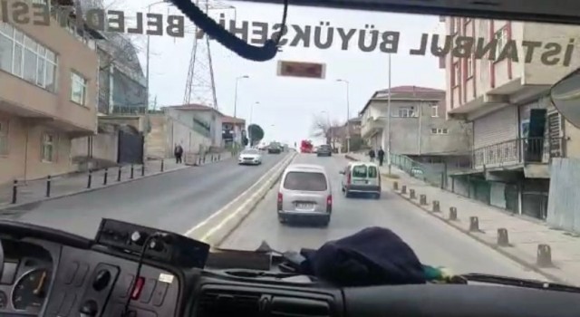 Sultanbeylide itfaiyeye yol vermeyen sürücü kameraya yansıdı
