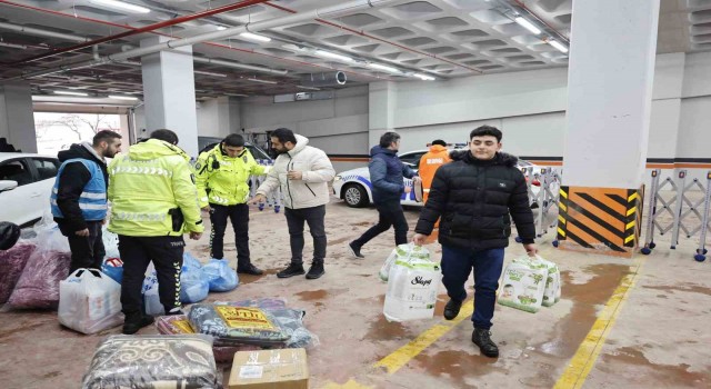 Sultangaziden deprem bölgesine yardım eli