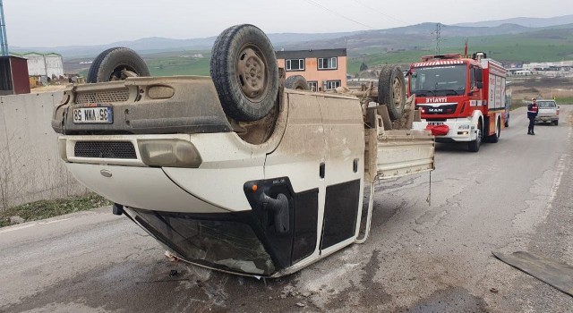 Susurlukta takla atan kamyonet sürücüsü yaralandı