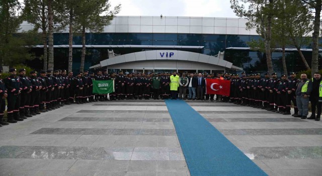 Suudi Arabistan arama kurtarma ekibi Şanlıurfadan çiçeklerle uğurlandı