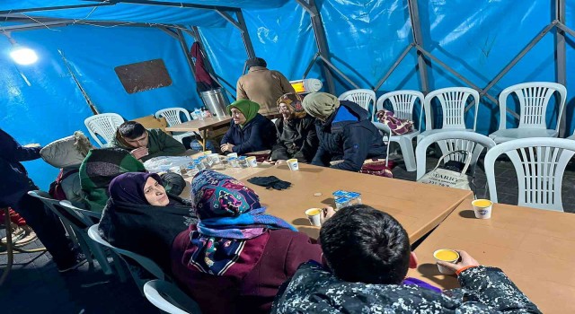 Talasta sosyal tesis ve çadırlarda sıcak çorba ikramı