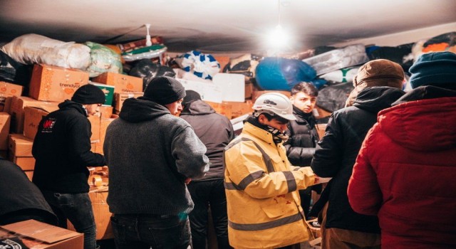 Taraftar topluluğu deprem bölgesinde yaraları sarıyor