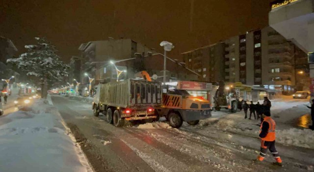 Tatvanda karla mücadele çalışmaları aralıksız sürüyor