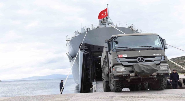 TCG Sancaktar ve TCG Bayraktar gemileri deprem bölgesine doğru yola çıktı