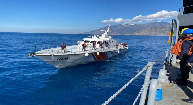 TCG Sarucabey, yardım malzemelerini Hataya ulaştırdı