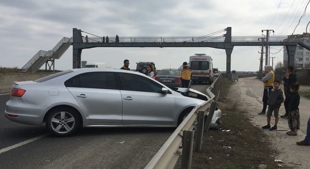 Tekirdağda ambulans ile otomobil çarpıştı: 2 yaralı