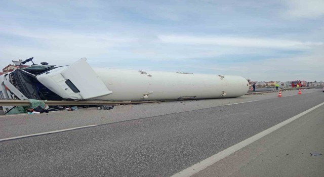 Tekirdağda doğalgaz yüklü tanker devrildi: 1 yaralı