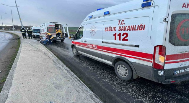 Tekirdağda servis aracı kaza yaptı: 3 yaralı