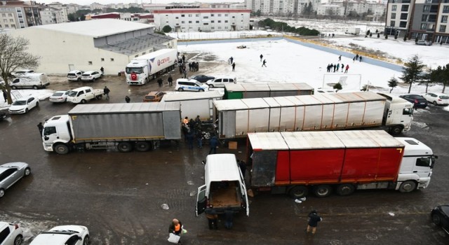 Tekirdağdan deprem bölgelerine yardımlar sürüyor