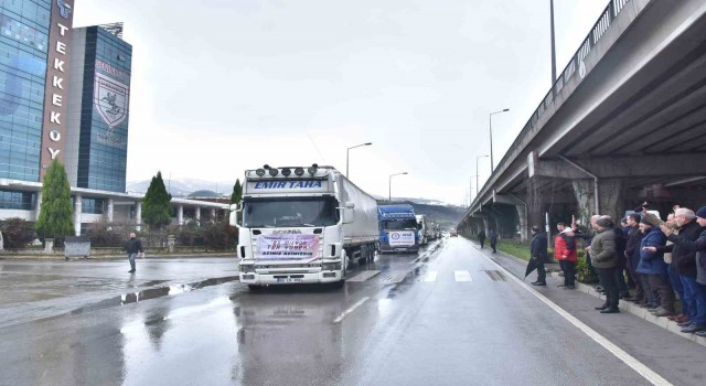Tekkeköyden afet bölgesine yardım seferberliği: İş makinesi ve 9 tır yardım