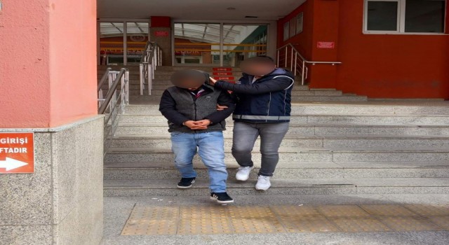 TEMde durdurulan bir araçtan 4 kaçak göçmen çıktı
